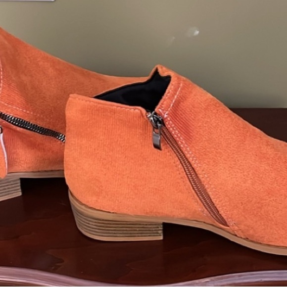 NWOT, Casual Suede-like booties - Picture 3 of 6